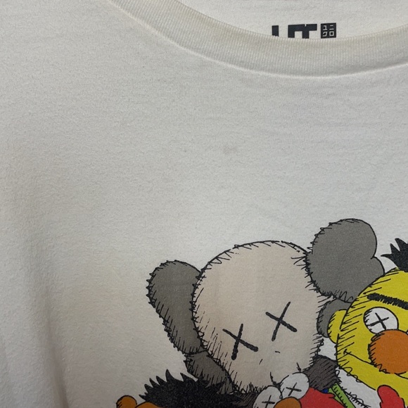 Rare And Unique Kaws x Uniqlo x Sesame Street Mens Size XL Extra Fire Drippy T! - Picture 3 of 7